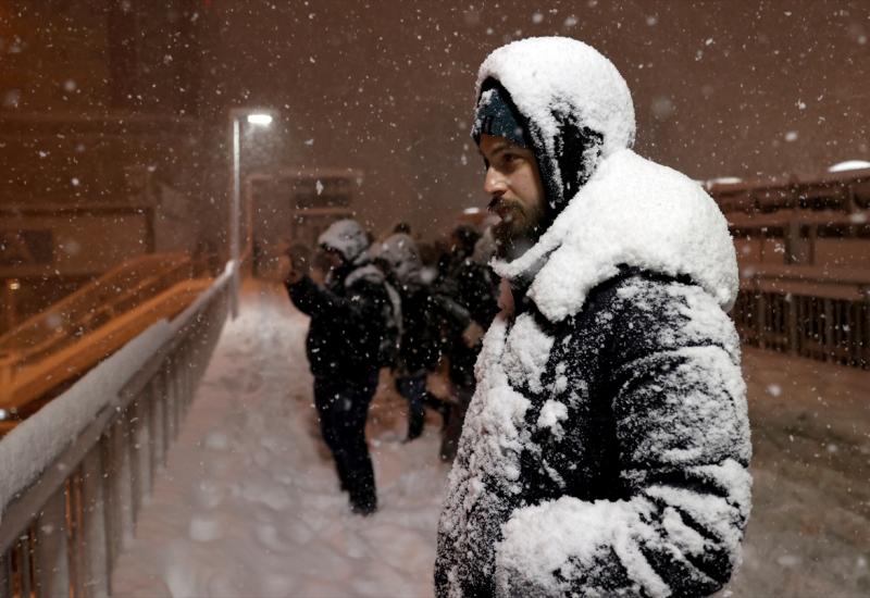 Snijeg paralizirao Istanbul - Snijeg paralizirao Istanbul, aerodrom zatvoren
