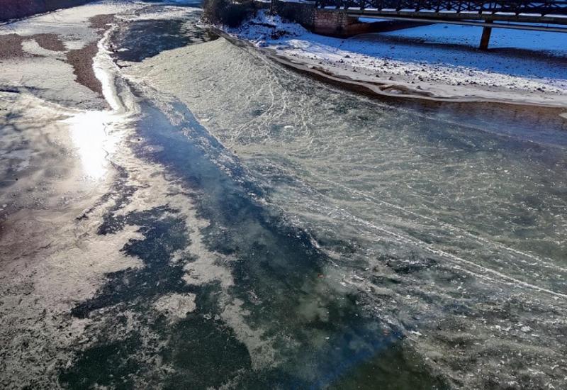 Zaleđena rijeka Miljacka - Ledeno jutro: Zaledila Miljacka 