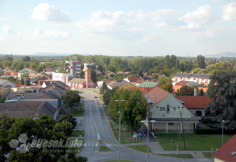 Valpovo: Pokraj Karašice selo malo