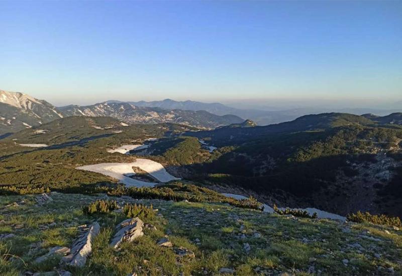 Panoramskim pogled iz unutrašnjosti Čvrsnice - Nevjerojatna je to priča - Dom Vilinac, planinarsko srce Čvrsnice