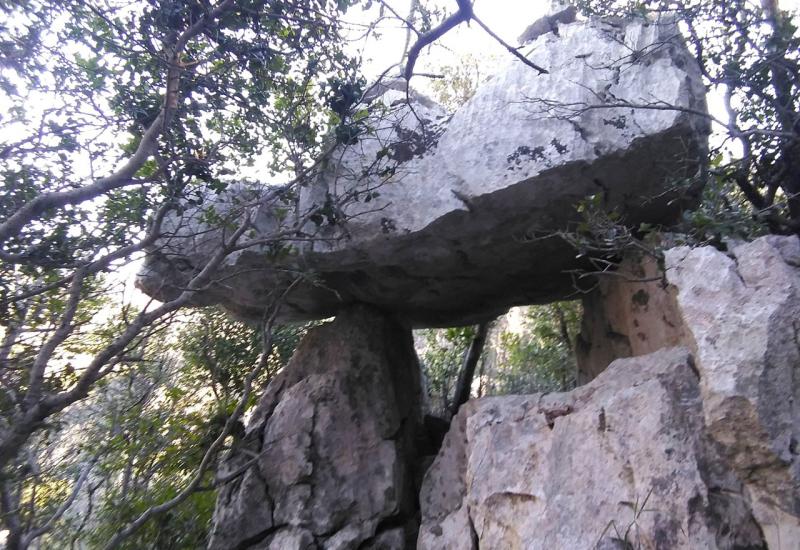 Otkriven prapovijesni megalitski dolmen kod Neuma