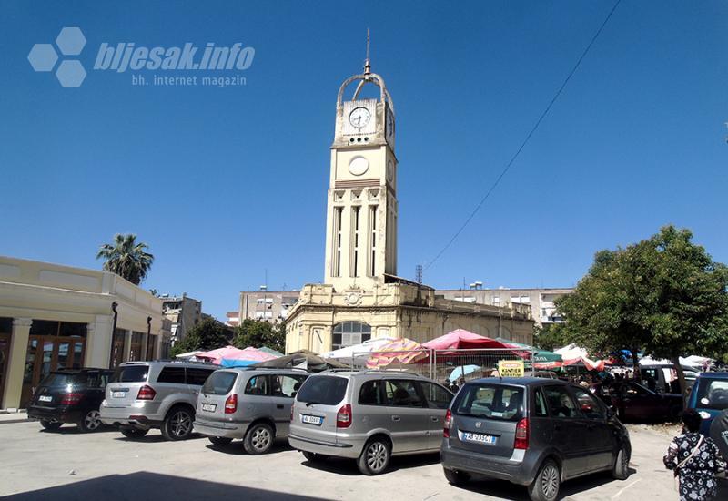 Kula sa satom na tržnici - Vlora, prva prijestolnica Albanije i meka bektašija