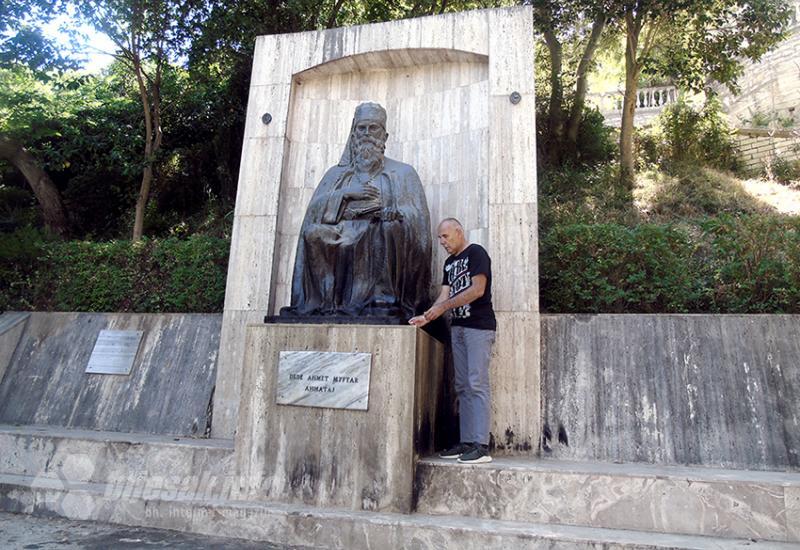 Palim svijeću za dušu Dede Ahmeda Myftara - Vlora, prva prijestolnica Albanije i meka bektašija