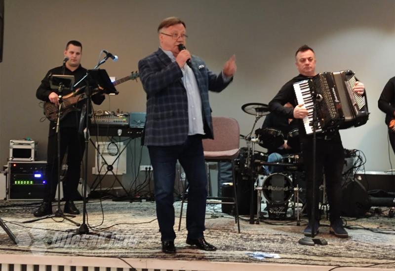 VIDEO | Halid Bešlić zapjevao u Čapljini