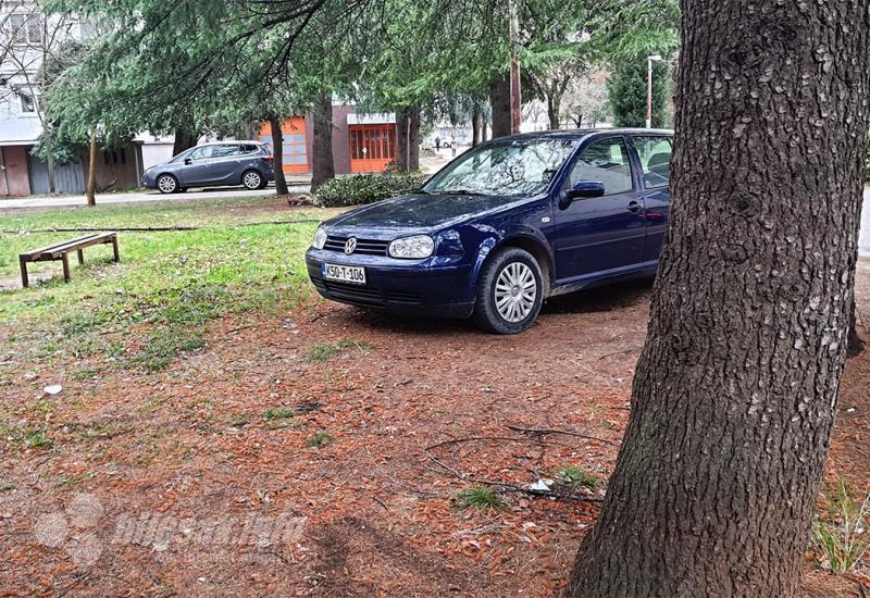 Parking u Mostaru - Prazna parking mjesta prvog dana naplate u Mostaru