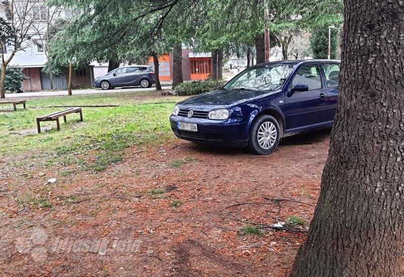 I kad nema sunca, netko traži hlad - Mostar: Bježanje od normalnog parkiranja