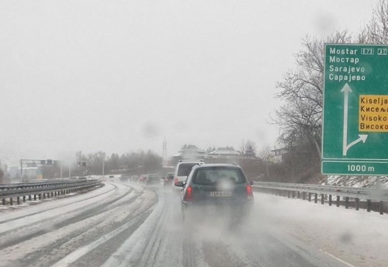 Olujno nevrijeme zahvatilo veći dio BiH, mećava i snijeg otežavaju promet - Olujno nevrijeme zahvatilo veći dio BiH, mećava i snijeg otežavaju promet