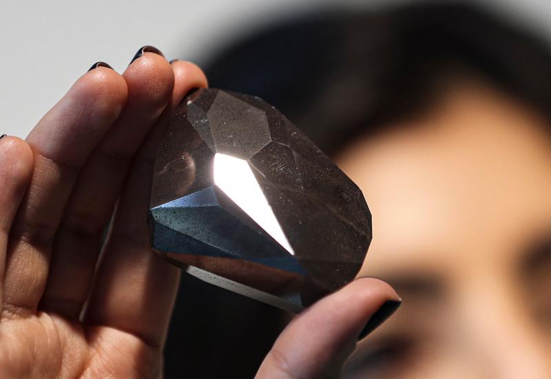 FOTO | Prodan najveći crni brušeni dijamant na svijetu 