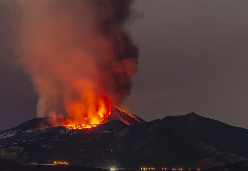 Vulkan Etna na Siciliji erumpirao je kratko u četvrtak navečer - Pogledajte slike erupcije Etne 