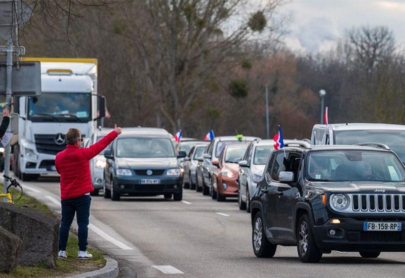 Automobili s ezauputili u Pariz - Mobilizacija u Parizu: Spriječena okupacija vozilima