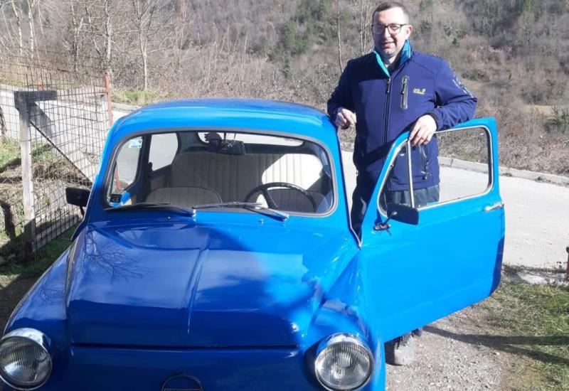 Plavi Fićo njegov je zaštitni znak: Restaurator starih automobila iz Jablanice