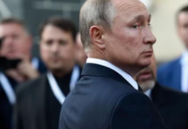 Vladimir Putin - Rusija evakuira diplomatsko osoblje iz Ukrajine