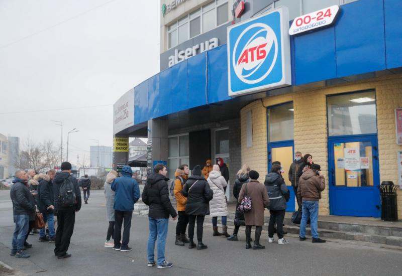 Ukrajinci bježe prema Poljskoj, redovi ispred bankomata i trgovina 