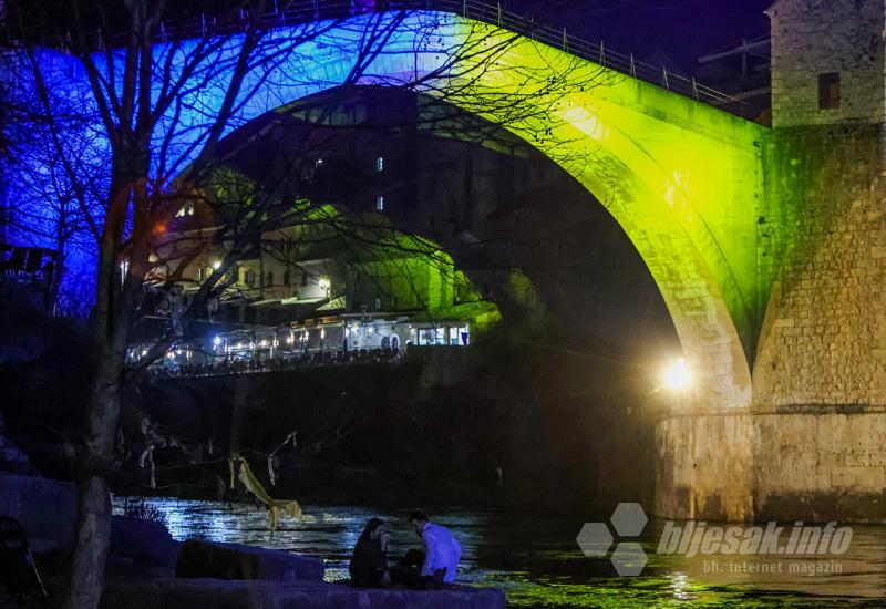 Solidarnost: Stari most u bojama ukrajinske zastave