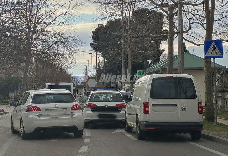 Potjera u Mostaru - Potjera u Mostaru: Službenim autom bježao policiji, prijetio pištoljima, odbio alkotest...