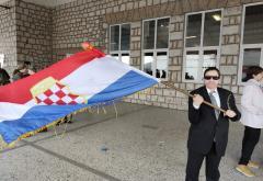 Čapljina: U karnevalskoj povorci Oružane snage HRHB sa pečenjem, Dodik, Vučić...
