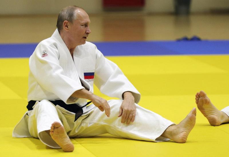 Amerika: Putin se "gušio" u ambicijama i nesigurnosti 
