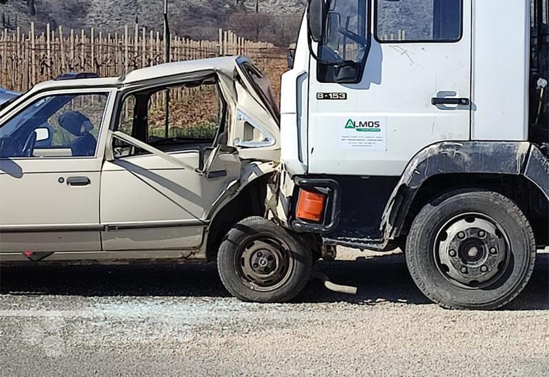 Sudar Kadetta i kamiona na Buni - U sudaru Kadetta i kamiona na Buni ozlijeđeno više osoba