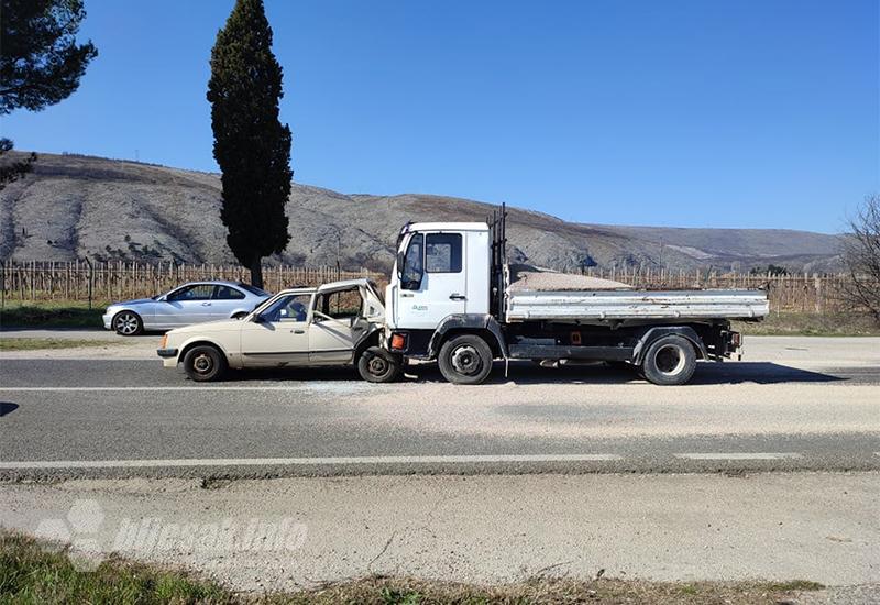 Sudar Kadetta i kamiona na Buni - U sudaru Kadetta i kamiona na Buni ozlijeđeno više osoba