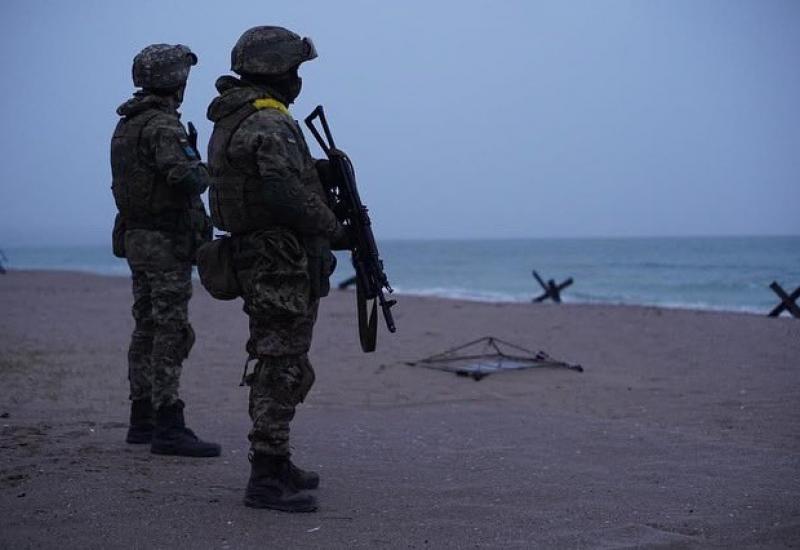 Ukrajinski vojnici na obali Crnog mora - Deseti je dan ruske invazije na Ukrajinu