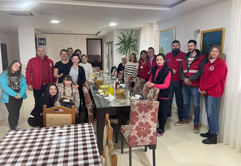 Crveni križ Federacije BiH: Humanitarna i psihosocijalna pomoć za izbjeglice iz Ukrajine