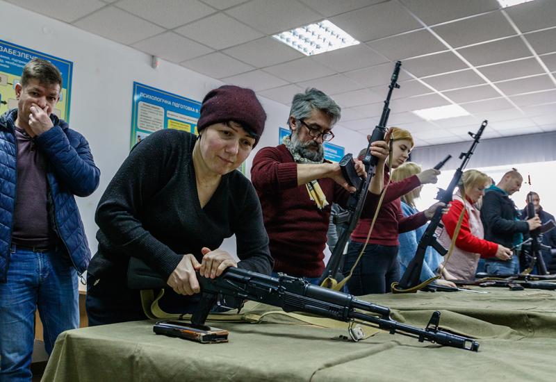 Novi zakon: Ukrajinski civili smiju pucati na neprijatelja