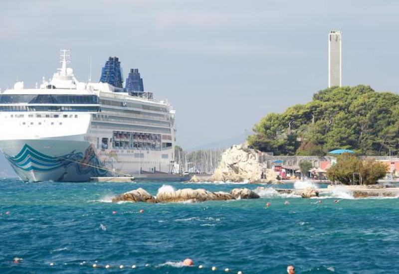 Na kruzerima rekordan broj putnika, gradovi na Mediteranu uvode restrikcije