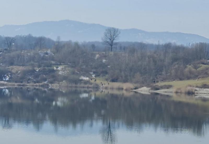 Ronioci pretražuju Rajsko jezero Bašigovci - Živinice na nogama: Nestao policijski inspektor 