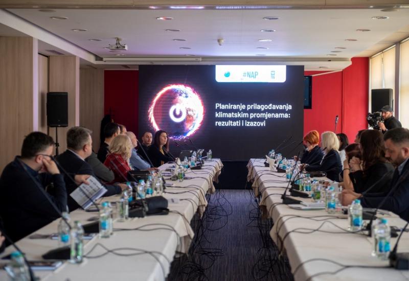 U Tesliću održan okrugli stol na temu prilagođavanja klimatskim promjenama u Bosni i Hercegovini