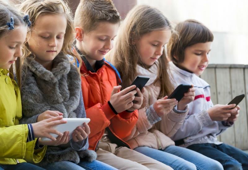 Dječje probleme u ponašanju uzrokuje i vrijeme provedeno za mobilnim uređajima