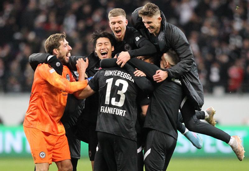 Slavlje igrača Eintrachta - Ispala oba kluba iz Seville - nakon produžetaka!