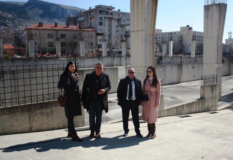 Izaslanstvo Delegacije EU s domaćinima na mjestu gdje desetljećima niče dvorana - Europa će pomoći izgradnju sportske dvorane u Mostaru?