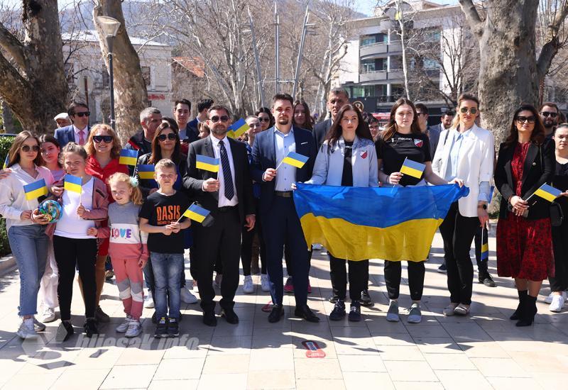 Mostarski studenti šetali za mir u Ukrajini - Mostarski studenti: Mlade ljude ne zanima rat 