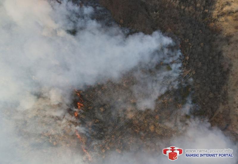 Prozor-Rama: Požarna linija duža od 20 kilometara, čeka se pomoć iz zraka