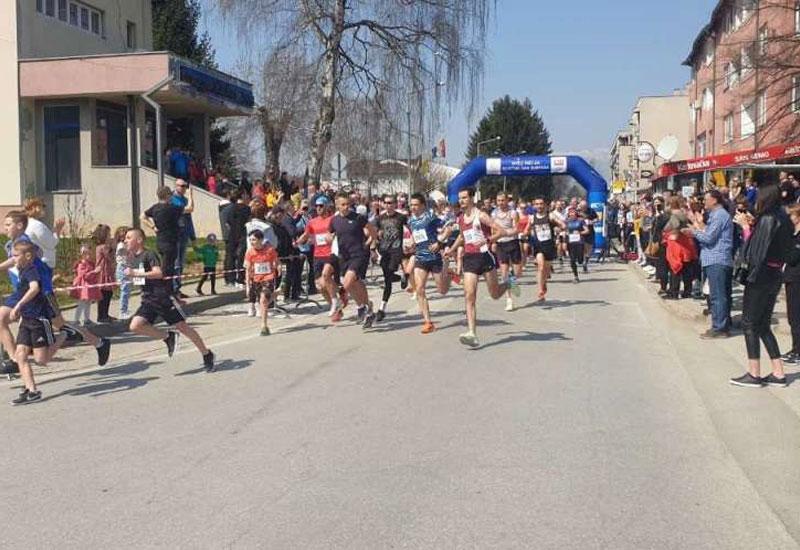 Trčanje u Vitezu - Vitez: 200 trkača upozorilo na problem bubrežnih bolesti