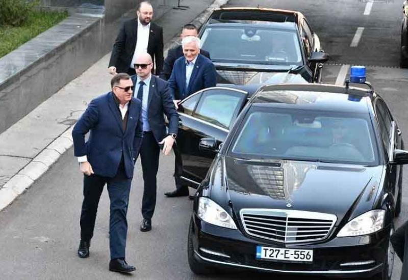 Dodik objasnio zašto se Sarajevom vozi u blindiranom autu - Dodik objasnio zašto se Sarajevom vozi u blindiranom autu