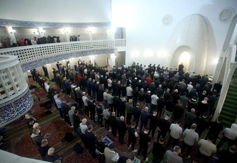Zagrebačka je džamija primila je velik broj muslimana Zagreba i okolice na teraviju - Muslimani na Balkanu klanjali prvi teravih-namaz 