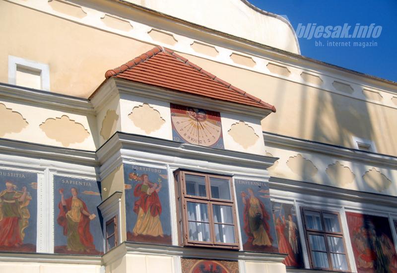 Rimske božice i sunčani sat na Vijećnici - Eisenstadt (Željezno), prijestolnica Gradišća i rusag Esterházyja