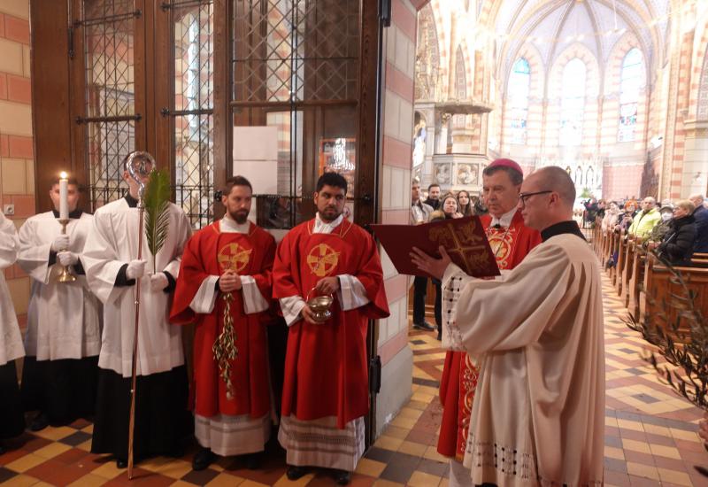 Nadbiskup Vukšić predvodio Euharistijsko slavlje na Cvjetnicu u sarajevskoj katedrali