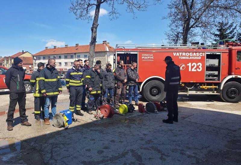 Hercegbosanska županija dobila 22 obučena dobrovoljna vatrogasca