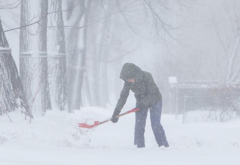 VIDEO | Snježna mećava pogodila Kanadu 