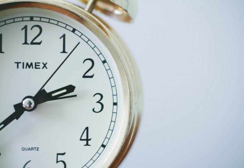Treba li ukinuti pomicanje sata i kako to utječe na naše zdravlje?