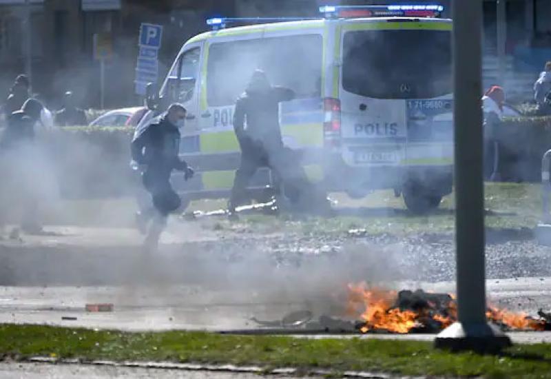 Nemiri u nekoliko gradova Švedske, sve krenulo javnim spaljivanjem Kur - Nemiri u nekoliko gradova Švedske, sve krenulo javnim spaljivanjem Kur