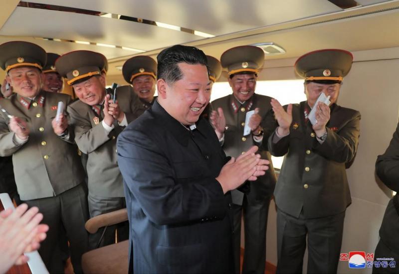 Kim Jong Un nadzire ispaljivanje rakete - Snimke iz Sjeverne Koreje zabrinule stručnjake: Testirati će taktičko nuklearno oružje