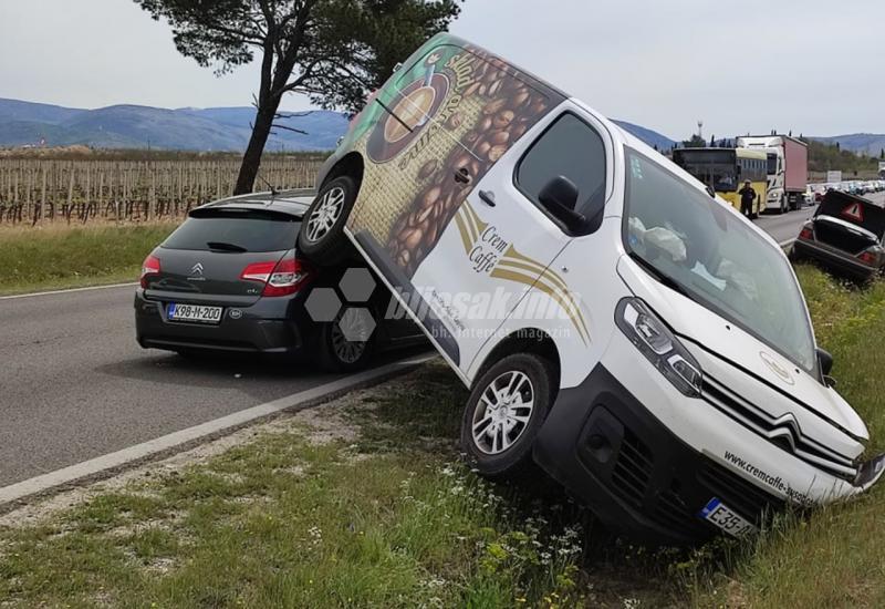 Mostar: Sudar tri vozila u Konjusima, kilometarska kolona 