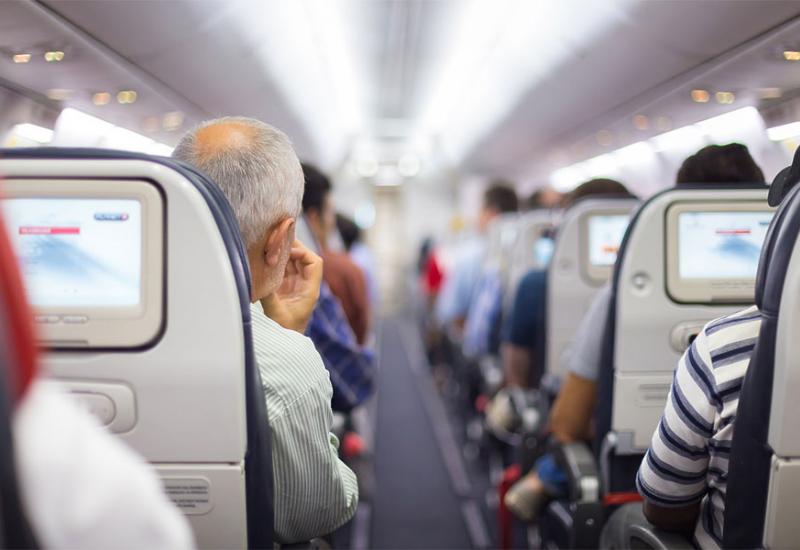 Američke aviokompanije ukidaju obvezu nošenja maski u zrakoplovima
