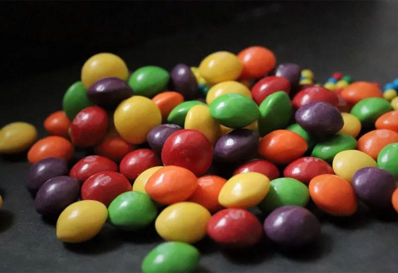 Skittles - Kod nas možete kupiti Kinder jaje i Skittles bombone, ali negdje su strogo zabranjeni