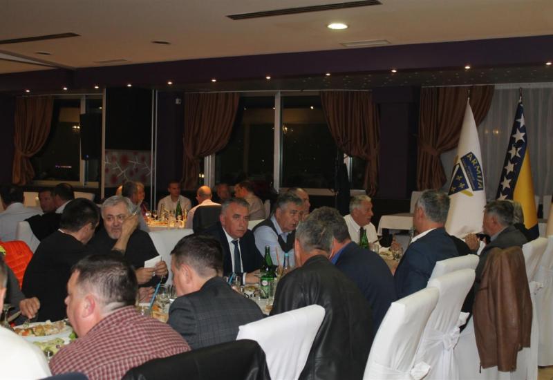 Mostar: Špago na velikom iftaru s ratnim zapovjednicima Armije