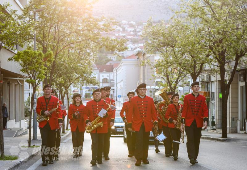 Tradicija se ne gubi: Budnica ulicama Mostara