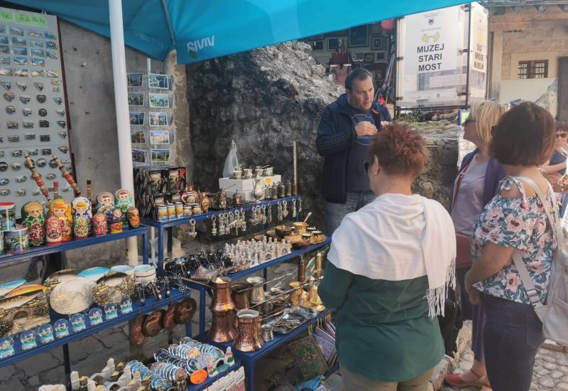 Stari grad je konačno krcat turistima - Turisti okupirali Mostar, hoteli puni, u restoranima se traži mjesto više
